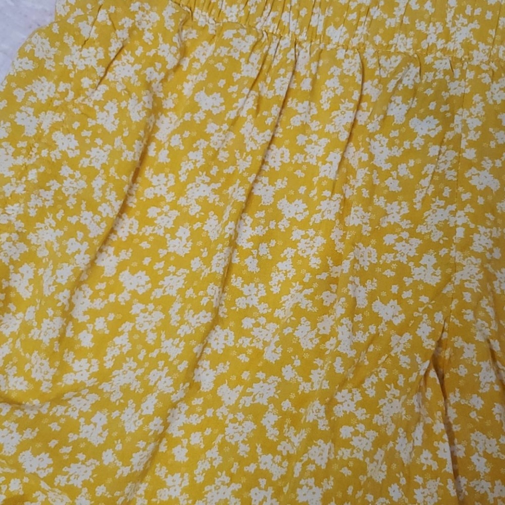 Ivy Jane Floral Ruffle Hem Shorts - Picture 2 of 7
